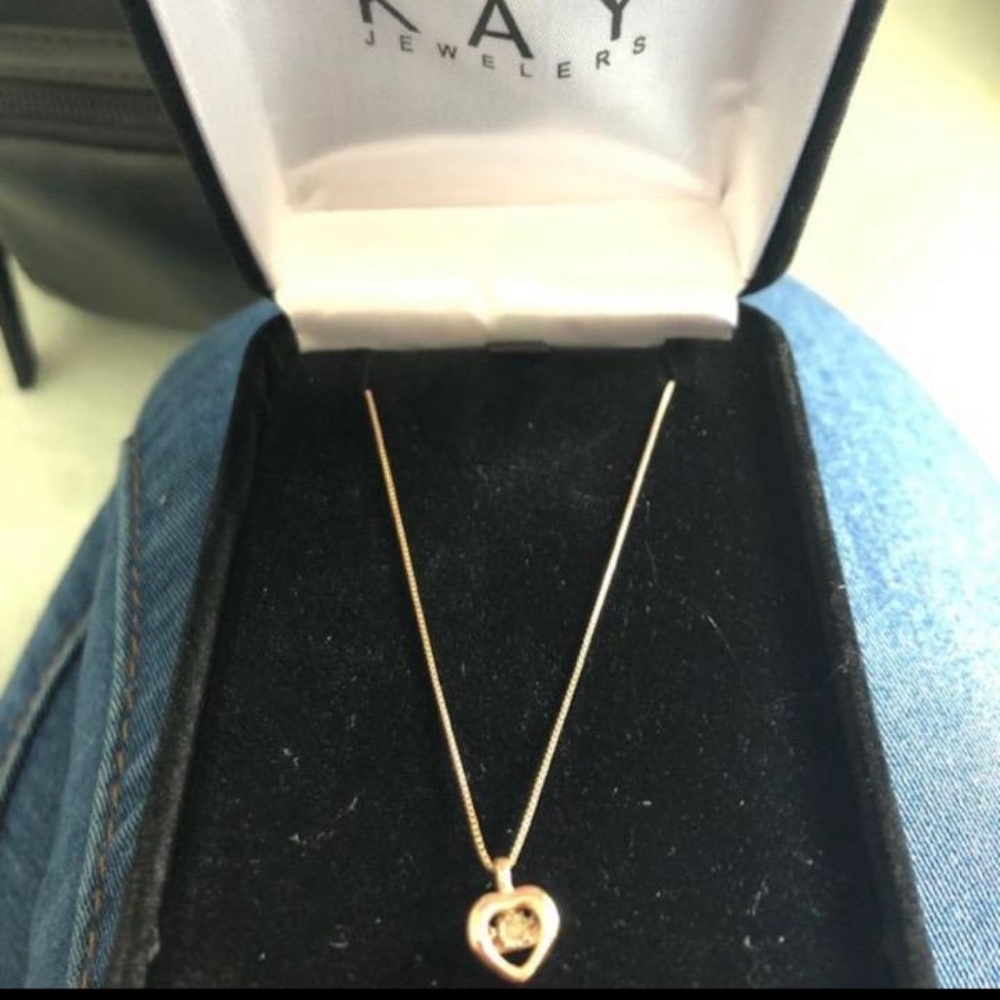 Kay jewlers heart shaped necklace